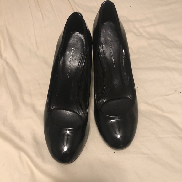 Black closed toe high heels. - Picture 8 of 8